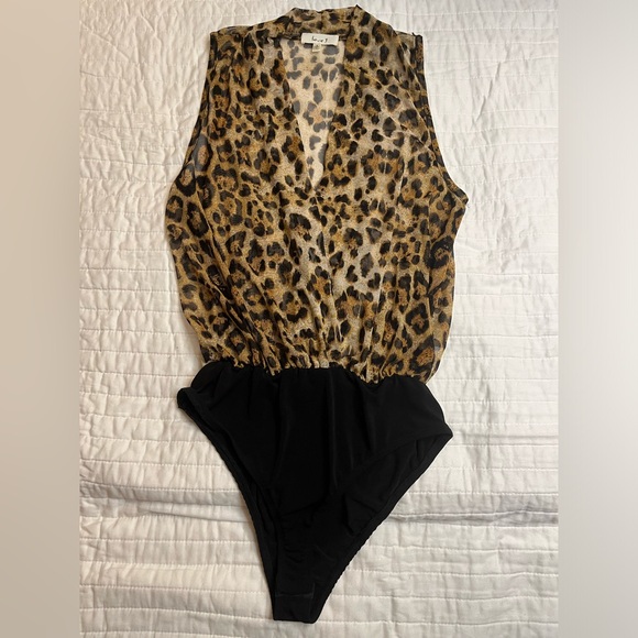 NWOT Leopard wrap front sheer bodysuitt - Picture 1 of 3
